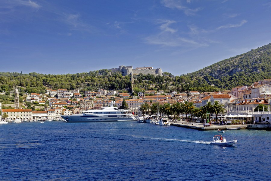 8 DAYS / 7 NIGHTS – 715 miles (1.150km)