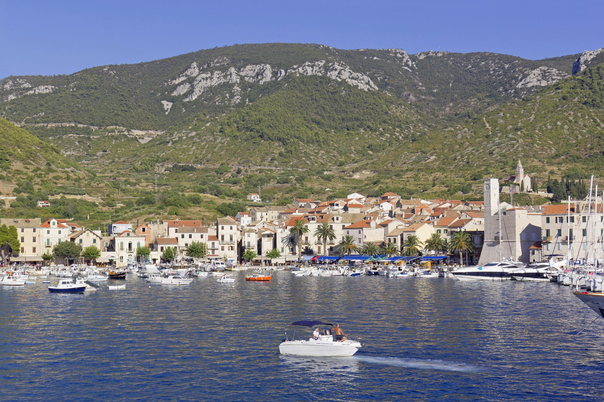 T1 – Enjoy the Dalmatian coast, 6 islands in 7 days